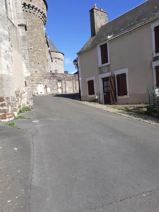 Charming Detached 2 Bedroom Ancient House In Medieval Quarter Of A Small Town In The Pays De La Loire, France Sille-le-Guillaume Экстерьер фото
