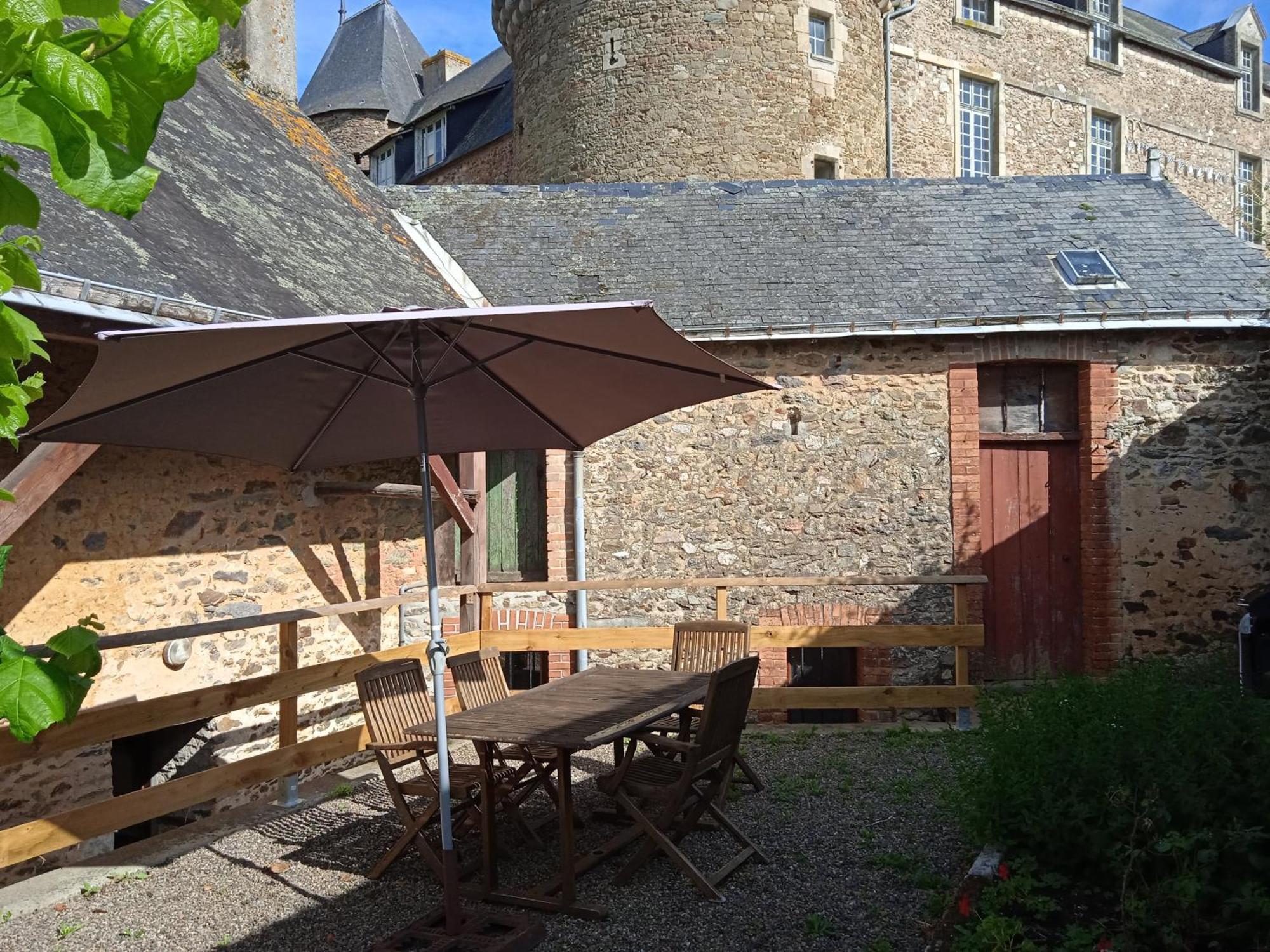 Charming Detached 2 Bedroom Ancient House In Medieval Quarter Of A Small Town In The Pays De La Loire, France Sille-le-Guillaume Экстерьер фото